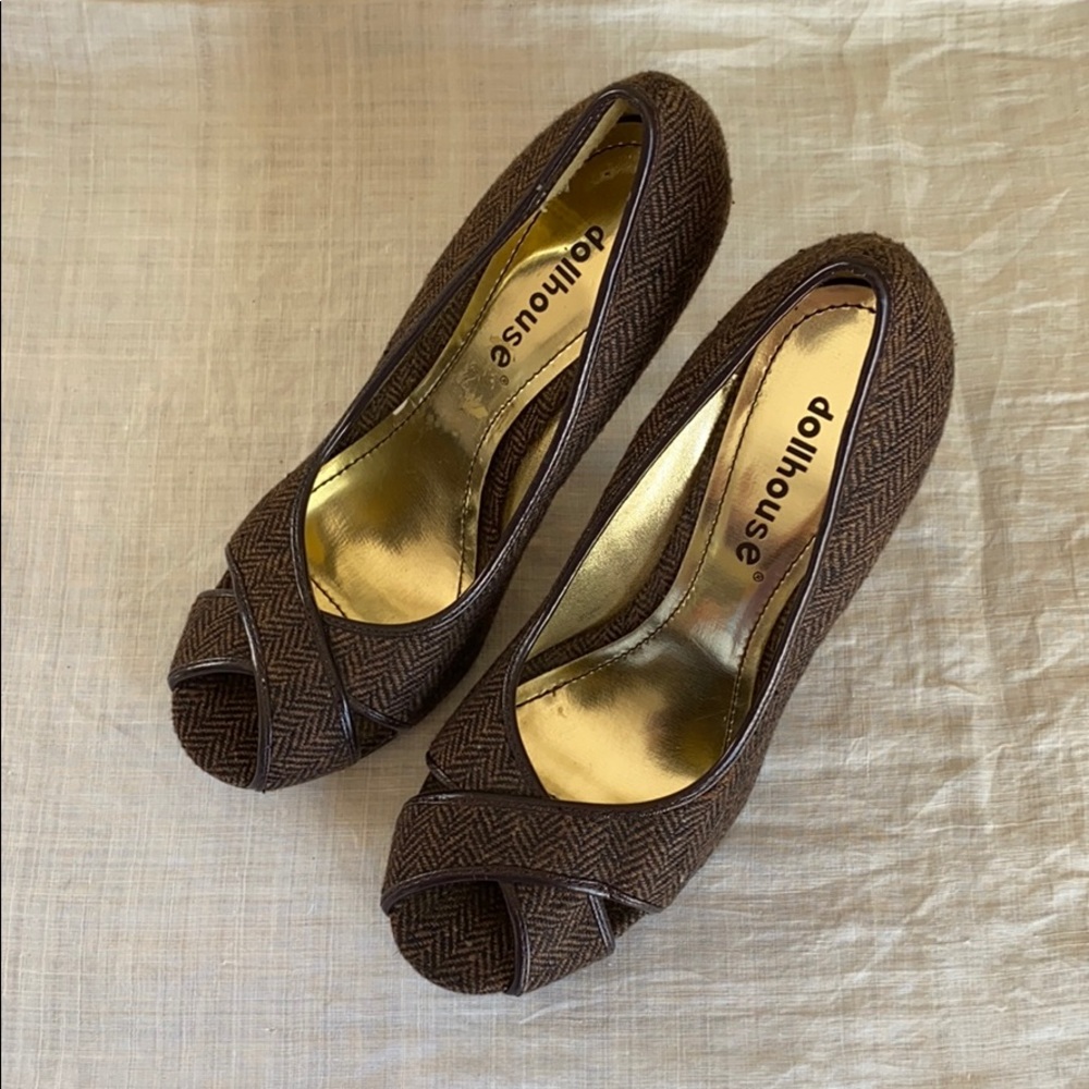 Dollhouse Becky Cloth Black/Brown Heels - Size 6.5 - Picture 2 of 7
